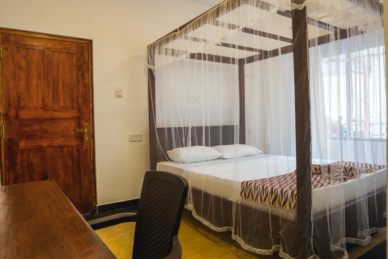 Ocean Bay Surf Resort Weligama Exterior photo