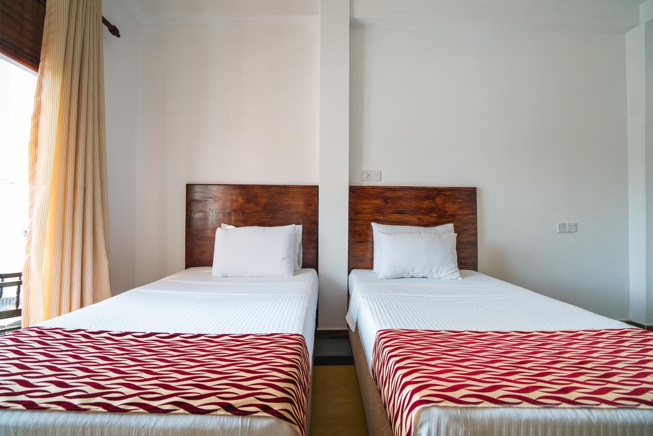 Ocean Bay Surf Resort Weligama Exterior photo