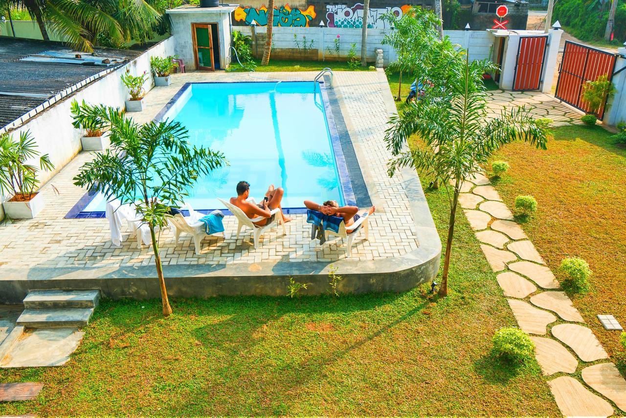 Ocean Bay Surf Resort Weligama Exterior photo
