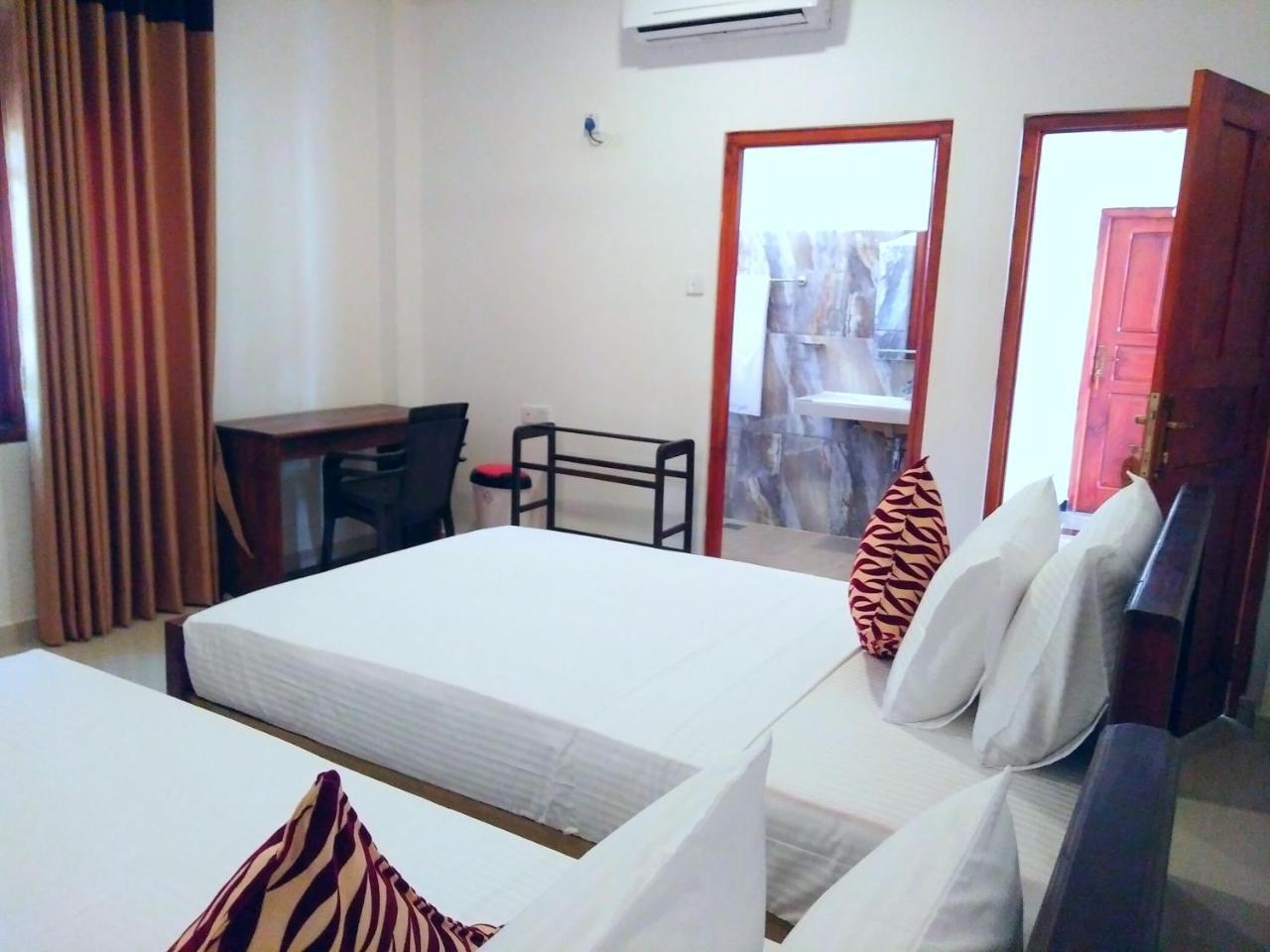 Ocean Bay Surf Resort Weligama Exterior photo