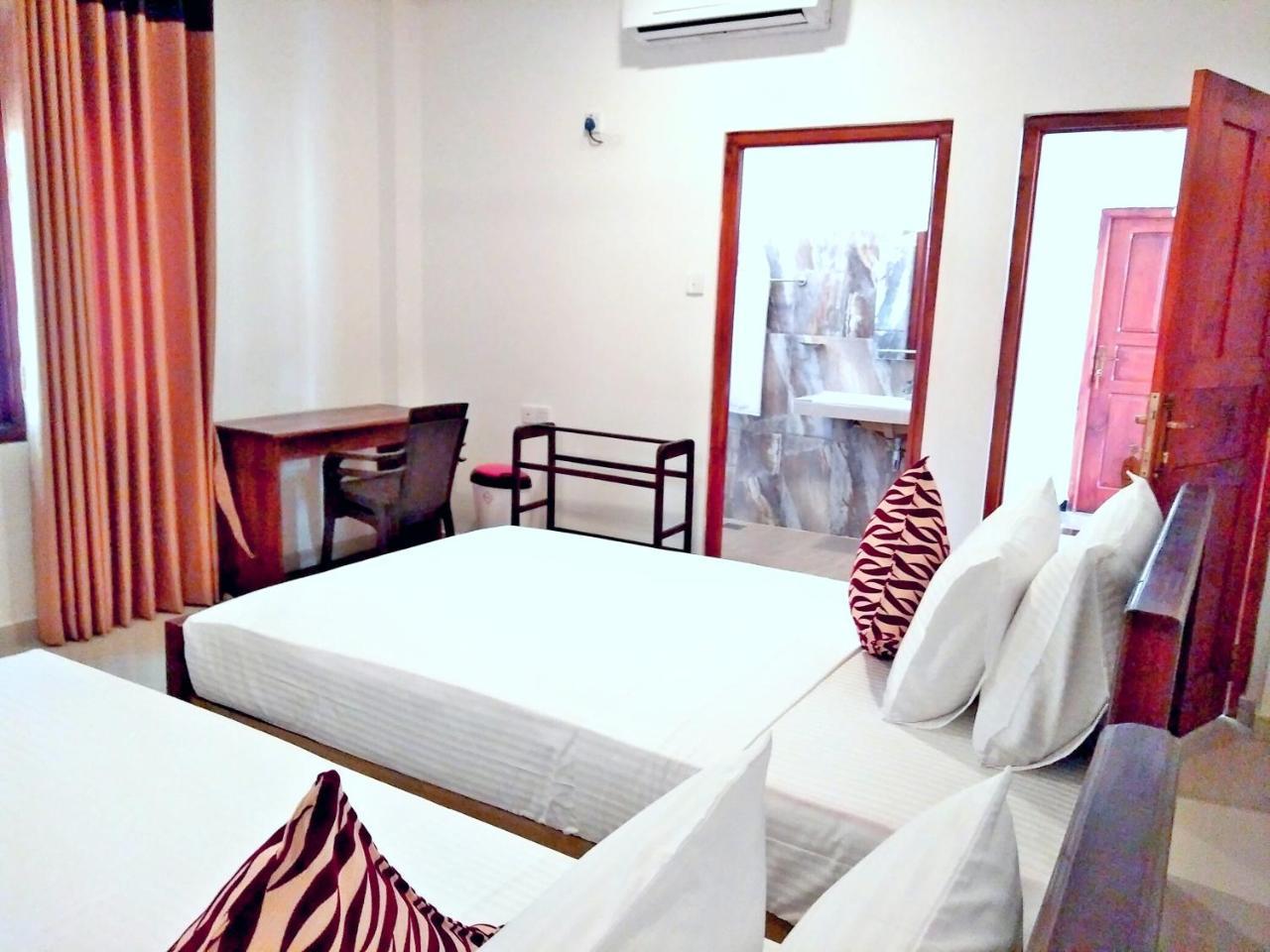 Ocean Bay Surf Resort Weligama Exterior photo